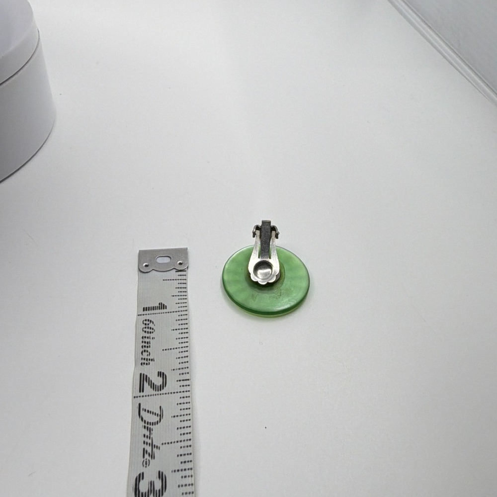 Y2K Vintage Green Glass Disc Clip-On Earrings - Retro Geometric Statement - Picture 10 of 11